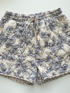 Toile quilted blue and white shorts- M